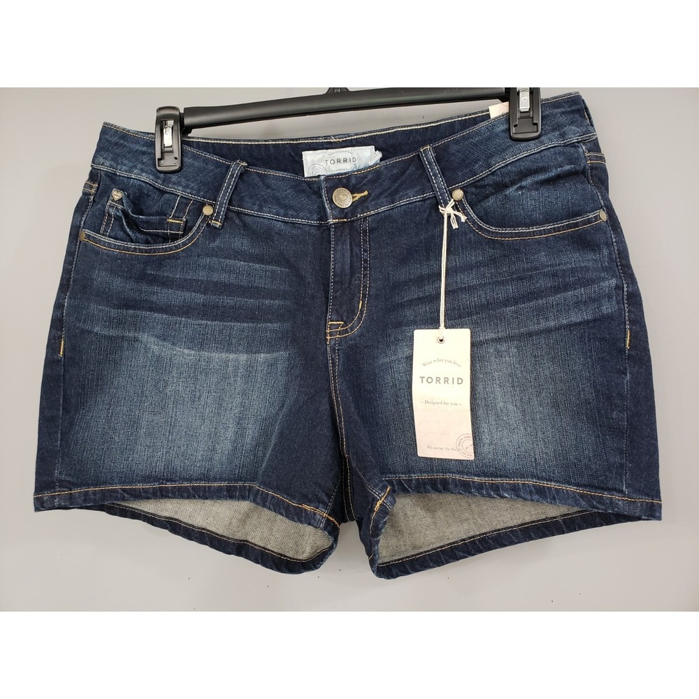 NEW TORRID DARK WASH DENIM SHORTS WOMENS SIZE 16 PLUS SIZE CLEAN HEM STRETCH